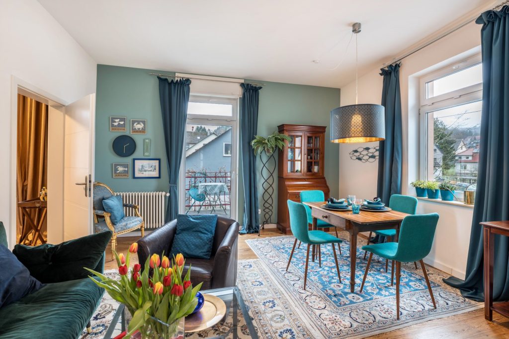 Gemütlicher, moderner Essbereich