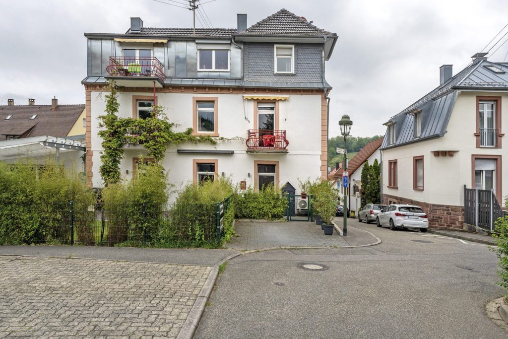 Wohngebäude auf der Straße